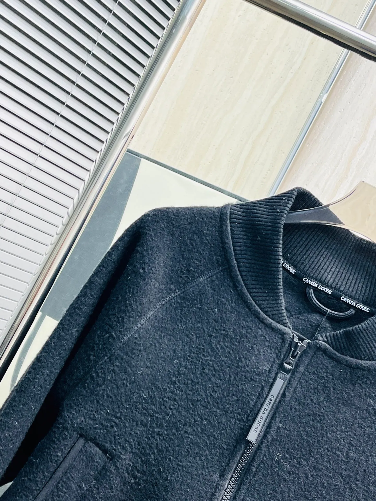 Black detail P590